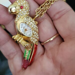 Parrot Watch necklace gold rhinestones. GEORGOUS, boho,COLLECTABLE. Bird, 28"